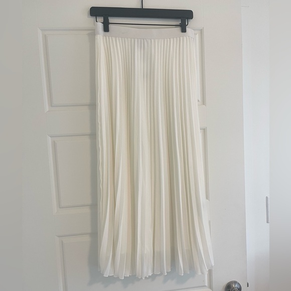 H&M Dresses & Skirts - H&M White Cream Skirt Size Medium NWT